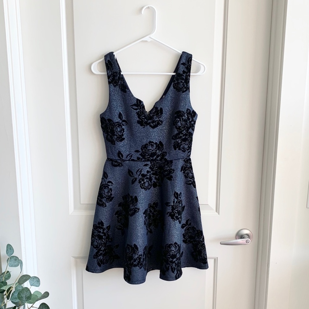 Francesca’s Patrice Flocked Floral Dress | NWT | S